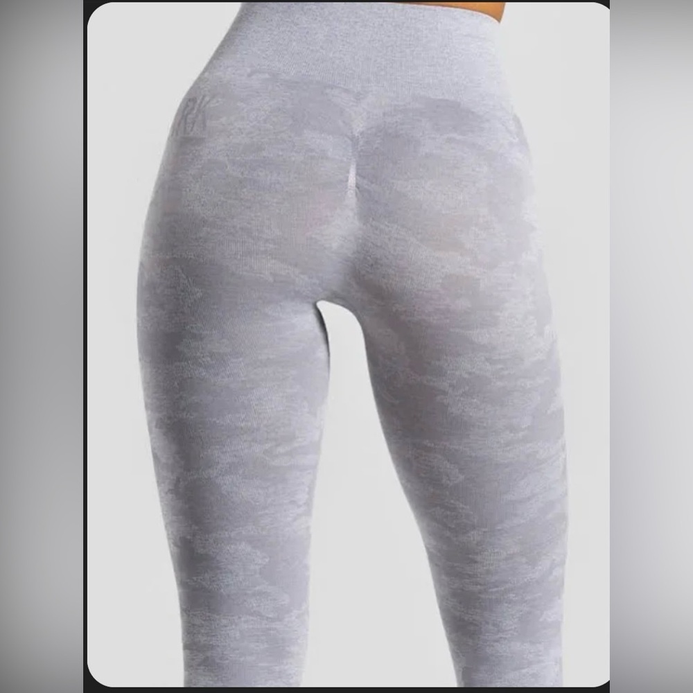NWOT- Gymshark Adapt Seamlesss Camo Leggings. - Picture 7 of 7